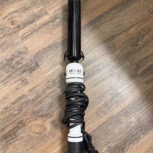 Hot Tools Professional Black and White Curling Wand 1.25”